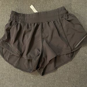 Lululemon Hotty Hot 2.5” Shorts